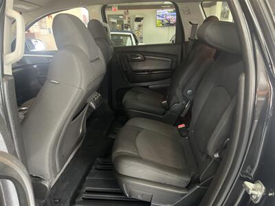 2012 Chevrolet Traverse LT   - Photo 18 - Hamilton, OH 45015