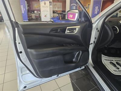 2019 Nissan Pathfinder SV 4DR SUV AWD   - Photo 7 - Hamilton, OH 45015