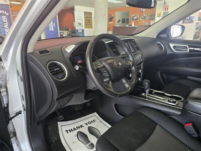 2019 Nissan Pathfinder SV 4DR SUV AWD   - Photo 8 - Hamilton, OH 45015