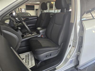 2019 Nissan Pathfinder SV 4DR SUV AWD   - Photo 9 - Hamilton, OH 45015