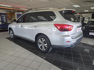 2019 Nissan Pathfinder SV 4DR SUV AWD   - Photo 6 - Hamilton, OH 45015