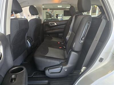 2019 Nissan Pathfinder SV 4DR SUV AWD   - Photo 12 - Hamilton, OH 45015