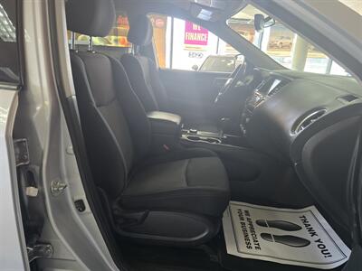 2019 Nissan Pathfinder SV 4DR SUV AWD   - Photo 17 - Hamilton, OH 45015