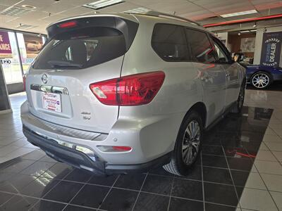 2019 Nissan Pathfinder SV 4DR SUV AWD   - Photo 4 - Hamilton, OH 45015