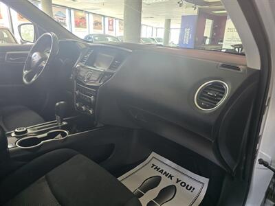 2019 Nissan Pathfinder SV 4DR SUV AWD   - Photo 16 - Hamilton, OH 45015