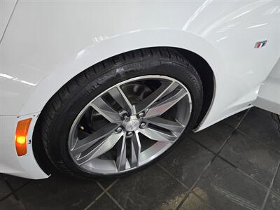 2016 Chevrolet Camaro 2LT 2DR CONVERTIBLE /RS   - Photo 36 - Hamilton, OH 45015