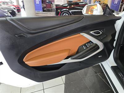 2016 Chevrolet Camaro 2LT 2DR CONVERTIBLE /RS   - Photo 12 - Hamilton, OH 45015