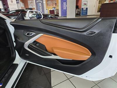 2016 Chevrolet Camaro 2LT 2DR CONVERTIBLE /RS   - Photo 17 - Hamilton, OH 45015