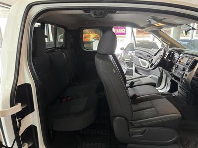 2017 Nissan Titan SV - Photo 25 - Hamilton, OH 45015