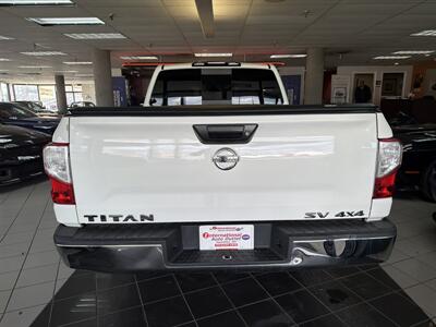 2017 Nissan Titan SV - Photo 7 - Hamilton, OH 45015