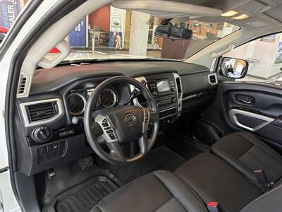 2017 Nissan Titan SV - Photo 11 - Hamilton, OH 45015