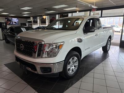 2017 Nissan Titan SV - Photo 1 - Hamilton, OH 45015