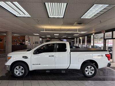 2017 Nissan Titan SV - Photo 2 - Hamilton, OH 45015