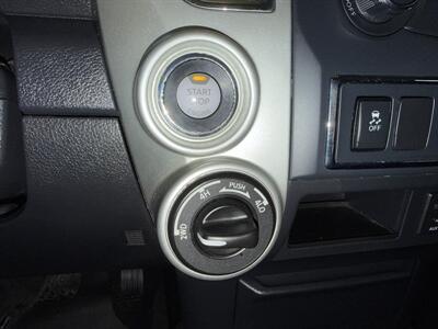 2017 Nissan Titan SV - Photo 16 - Hamilton, OH 45015