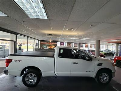 2017 Nissan Titan SV - Photo 5 - Hamilton, OH 45015