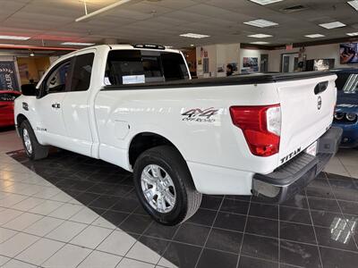 2017 Nissan Titan SV - Photo 8 - Hamilton, OH 45015