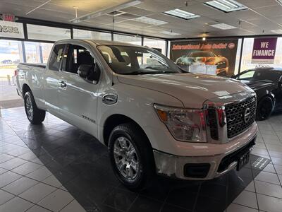 2017 Nissan Titan SV - Photo 4 - Hamilton, OH 45015