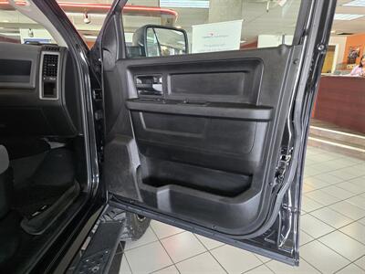 2018 RAM 1500 Express-CREW CAB-4X4-HEMI - Photo 13 - Hamilton, OH 45015