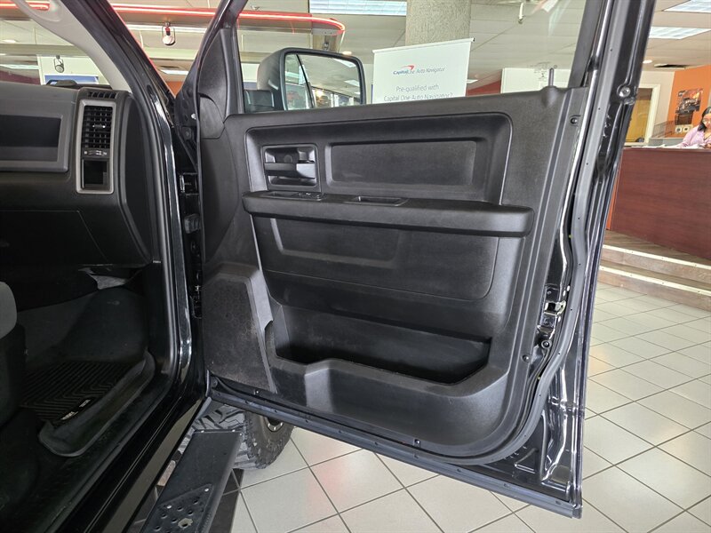 2018 RAM 1500 Express-CREW CAB-4X4-HEMI - Photo 13 - Hamilton, OH 45015