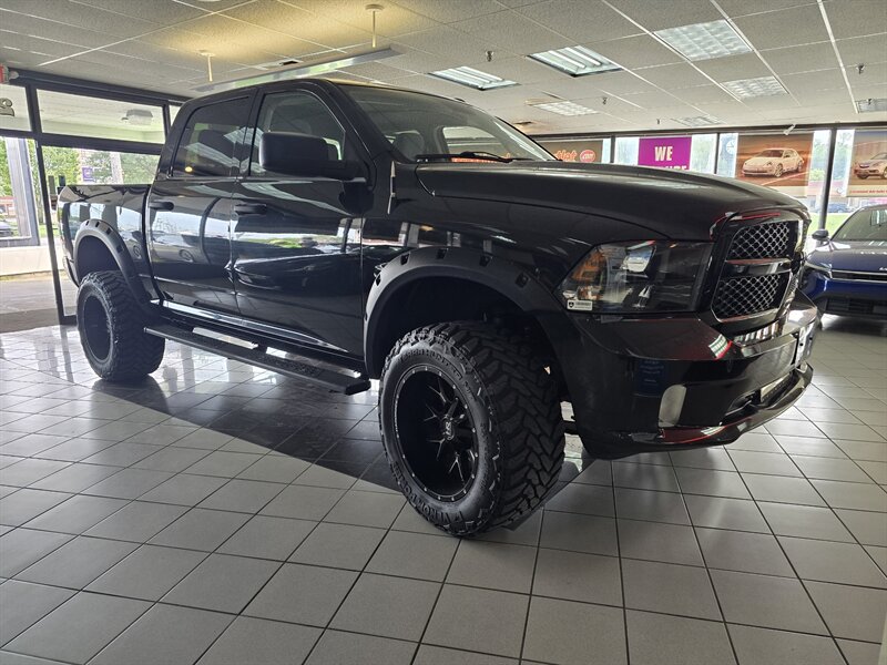 2018 RAM 1500 Express-CREW CAB-4X4-HEMI - Photo 4 - Hamilton, OH 45015