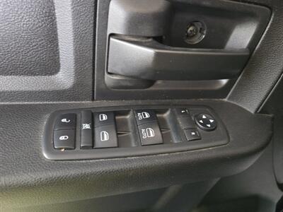 2018 RAM 1500 Express-CREW CAB-4X4-HEMI - Photo 19 - Hamilton, OH 45015