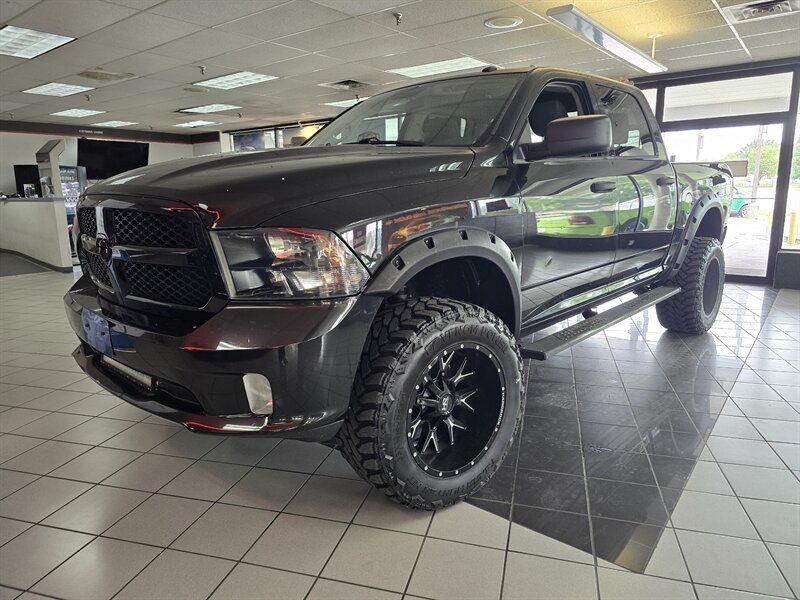 2018 RAM 1500 Express-CREW CAB-4X4-HEMI - Photo 2 - Hamilton, OH 45015