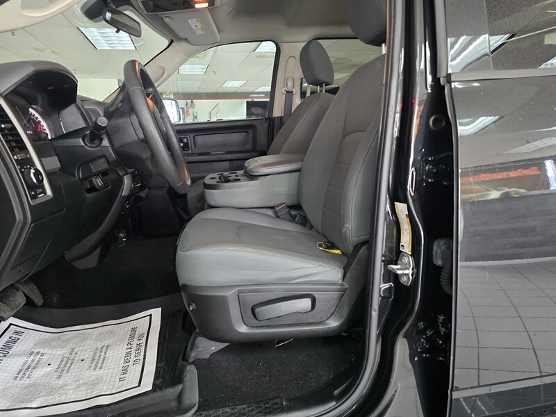 2018 RAM 1500 Express-CREW CAB-4X4-HEMI - Photo 10 - Hamilton, OH 45015