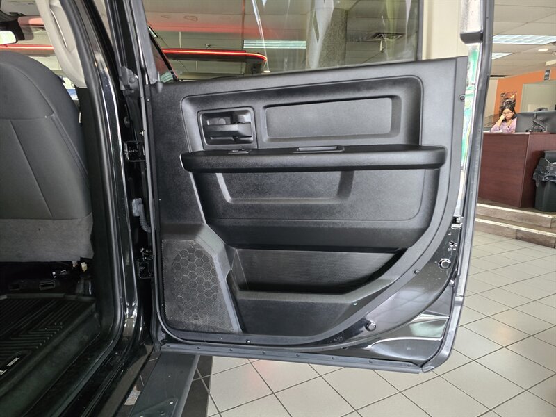 2018 RAM 1500 Express-CREW CAB-4X4-HEMI - Photo 16 - Hamilton, OH 45015