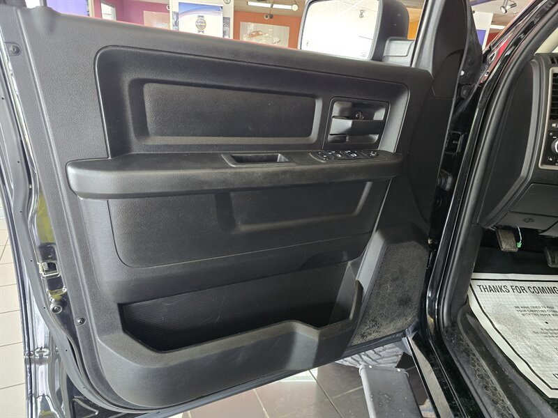 2018 RAM 1500 Express-CREW CAB-4X4-HEMI - Photo 8 - Hamilton, OH 45015