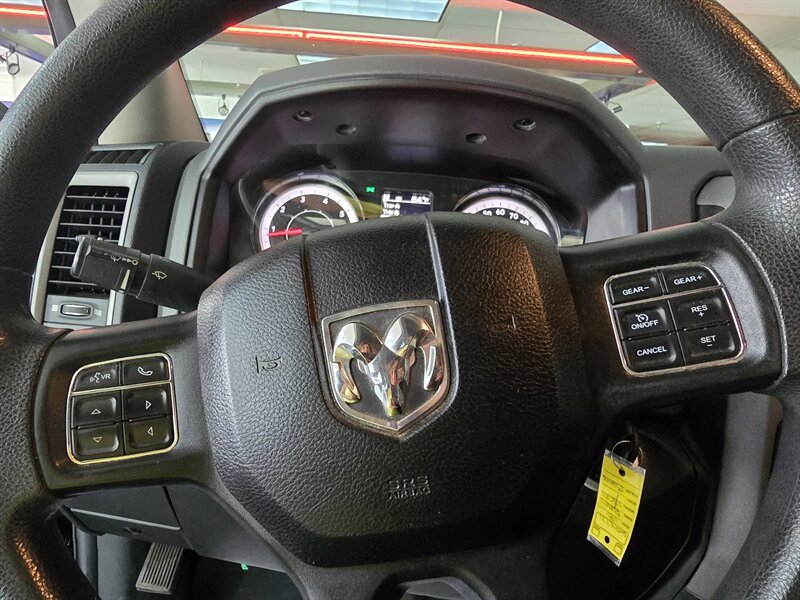 2018 RAM 1500 Express-CREW CAB-4X4-HEMI - Photo 24 - Hamilton, OH 45015