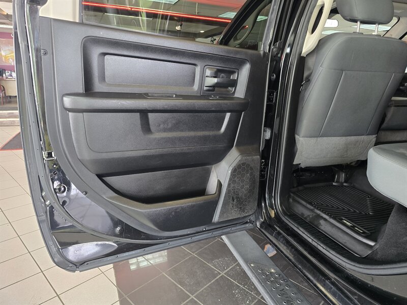 2018 RAM 1500 Express-CREW CAB-4X4-HEMI - Photo 11 - Hamilton, OH 45015