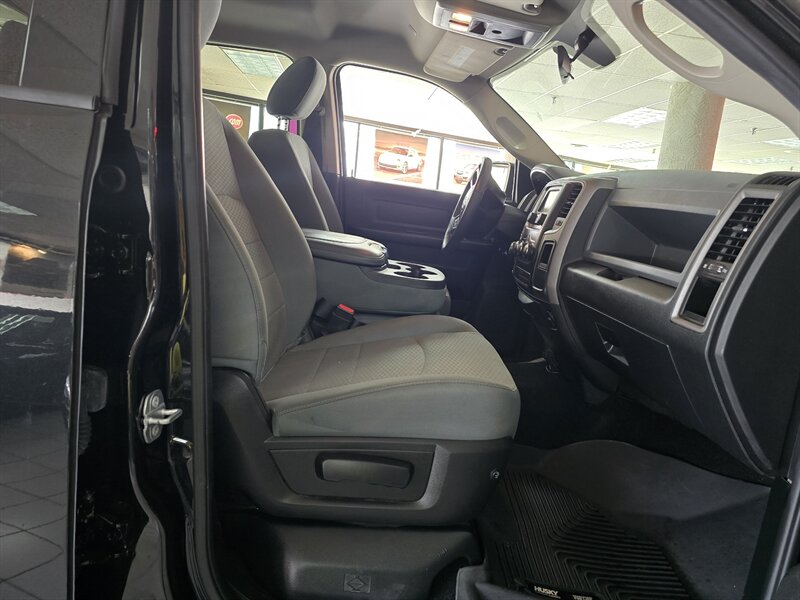 2018 RAM 1500 Express-CREW CAB-4X4-HEMI - Photo 15 - Hamilton, OH 45015