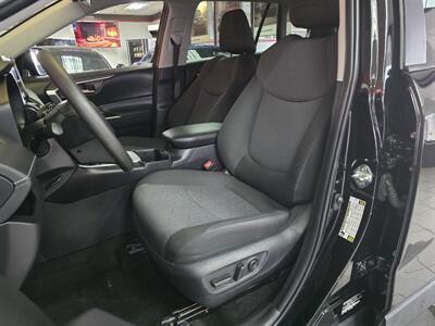 2025 Toyota RAV4 XLE 4DR SUV AWD   - Photo 9 - Hamilton, OH 45015