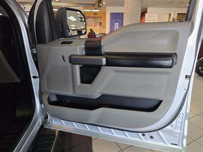 2017 Ford F-150 XLT   - Photo 11 - Hamilton, OH 45015