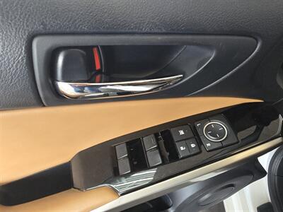2016 Lexus IS 200t   - Photo 17 - Hamilton, OH 45015