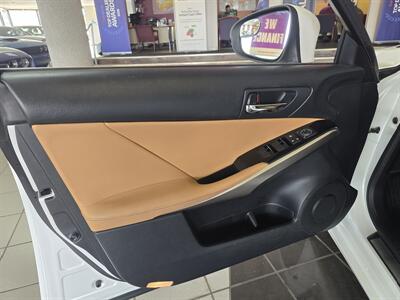 2016 Lexus IS 200t   - Photo 7 - Hamilton, OH 45015