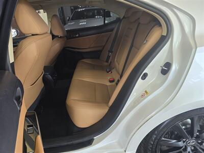 2016 Lexus IS 200t   - Photo 11 - Hamilton, OH 45015