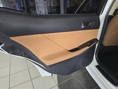 2016 Lexus IS 200t   - Photo 10 - Hamilton, OH 45015