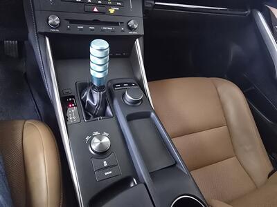 2016 Lexus IS 200t   - Photo 21 - Hamilton, OH 45015