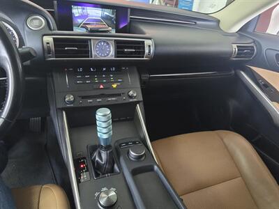 2016 Lexus IS 200t   - Photo 22 - Hamilton, OH 45015