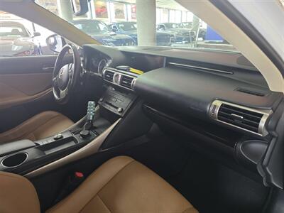 2016 Lexus IS 200t   - Photo 13 - Hamilton, OH 45015