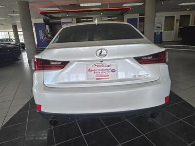 2016 Lexus IS 200t   - Photo 5 - Hamilton, OH 45015