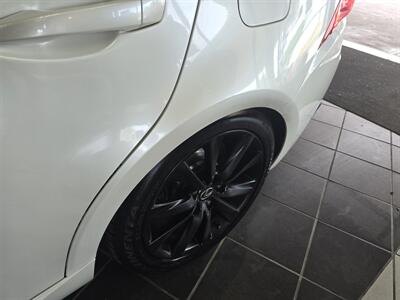 2016 Lexus IS 200t   - Photo 29 - Hamilton, OH 45015
