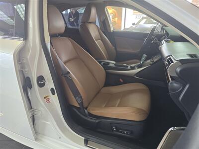 2016 Lexus IS 200t   - Photo 14 - Hamilton, OH 45015