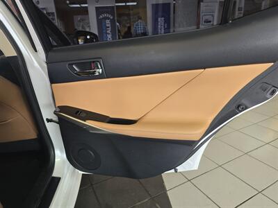 2016 Lexus IS 200t   - Photo 15 - Hamilton, OH 45015