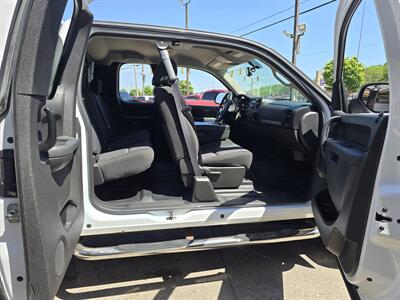 2011 Chevrolet Silverado 2500 LT EXTENDED CAB 4X4   - Photo 16 - Hamilton, OH 45015