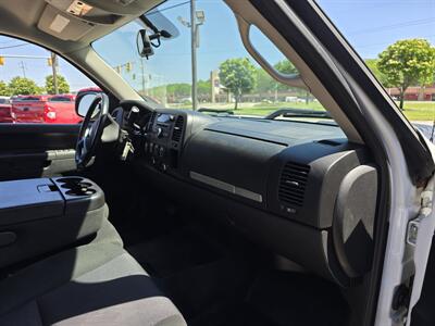 2011 Chevrolet Silverado 2500 LT EXTENDED CAB 4X4   - Photo 12 - Hamilton, OH 45015