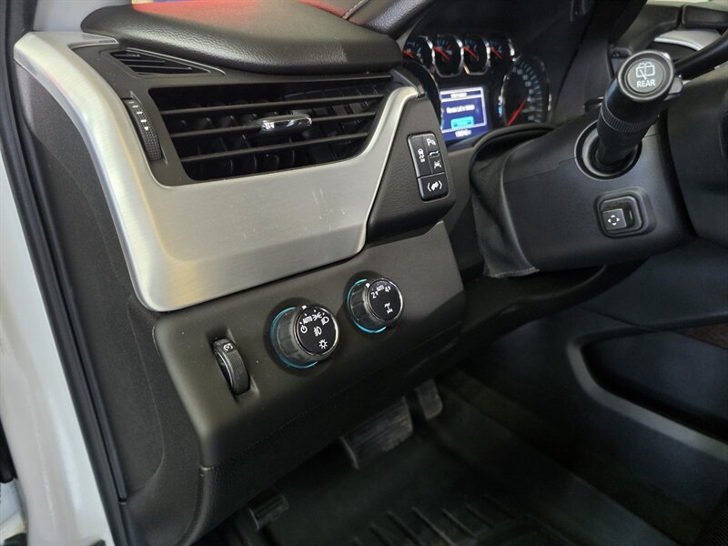 2017 GMC Yukon SLT 4DR SUV 4X4 - Photo 27 - Hamilton, OH 45015