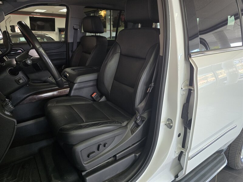 2017 GMC Yukon SLT 4DR SUV 4X4 - Photo 9 - Hamilton, OH 45015