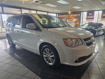 2019 Dodge Grand Caravan SXT   - Photo 3 - Hamilton, OH 45015